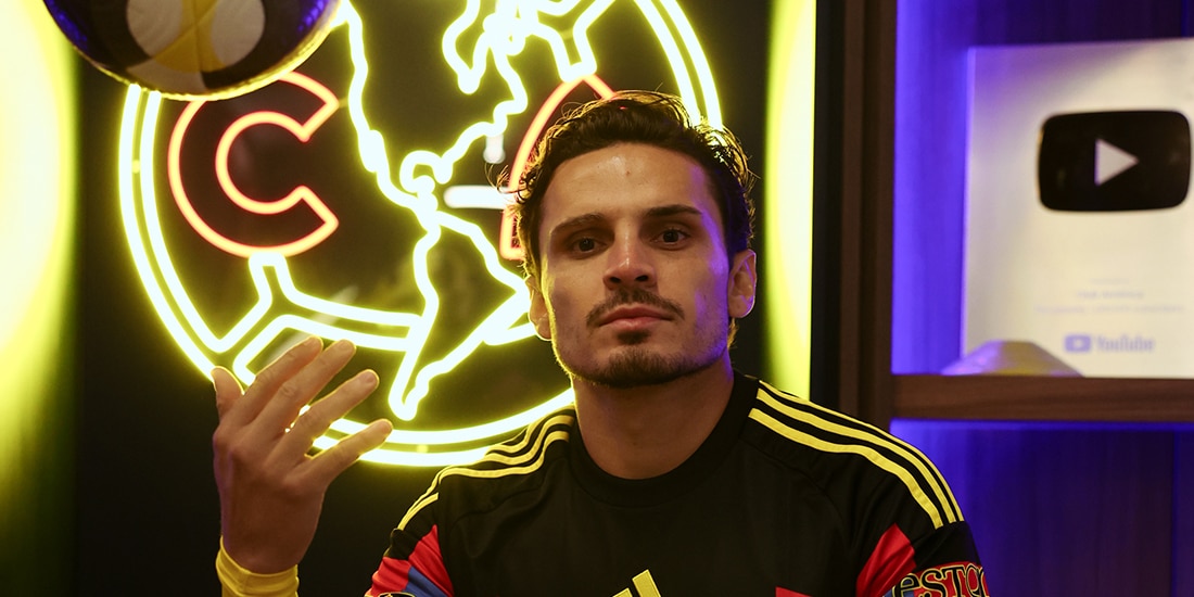 Veiga, en la sesión de fotos, ayer, en Coapa.