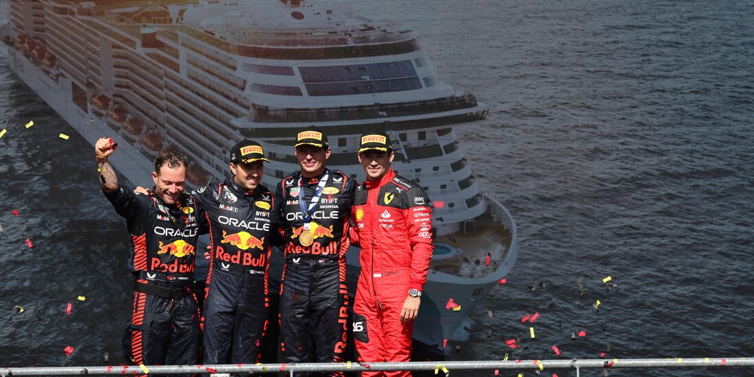 Checo Pérez, Max Verstappen y Charles Leclerc en la premiación del Gran Premio de Bélgica de Fórmula 1.