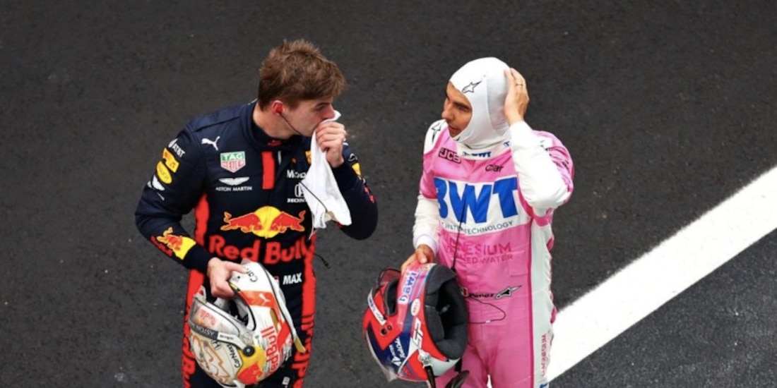 Max Verstappen y Checo Pérez después de una carrera en la pasada temporada de Fórmula 1.