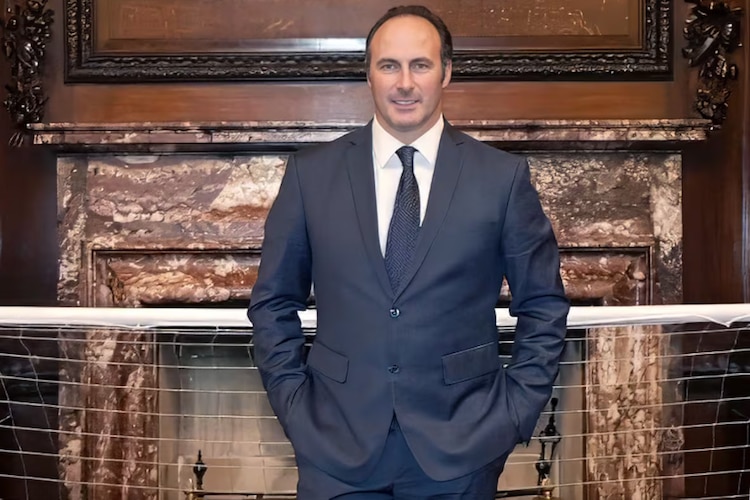 El exfutbolista suizo Ramón Vega quiere ser presidente de la FIFA.
