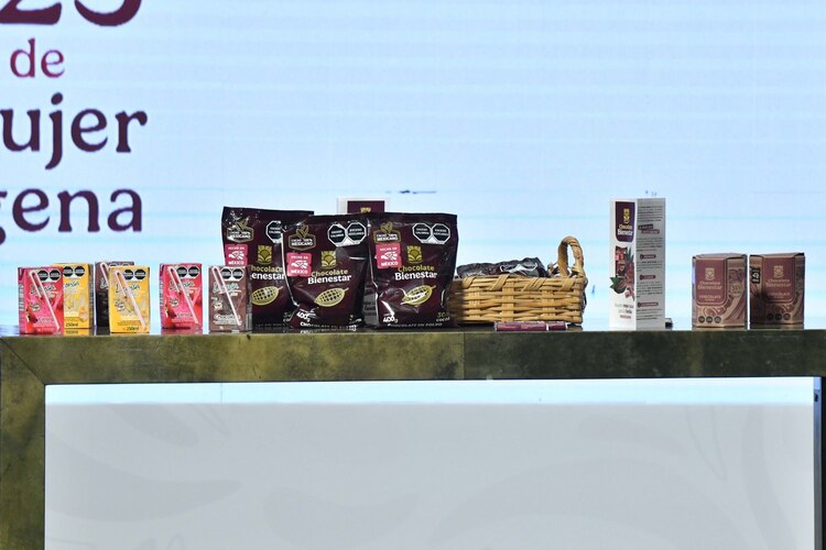 Chocolate Bienestar contiene 50% de cacao y no usa conservadores ni endulzantes artificiales.