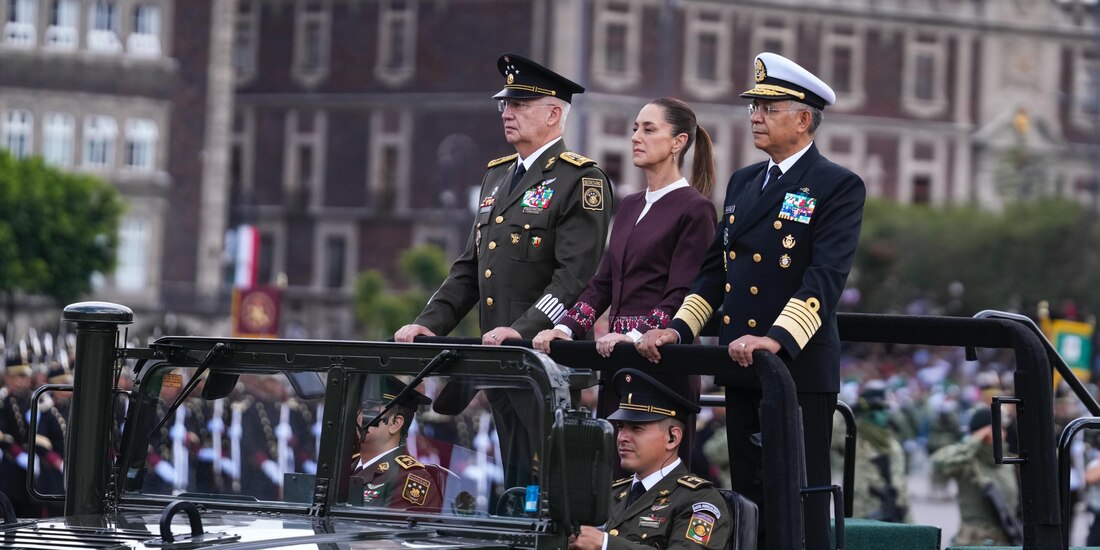 De izq. a der.: el secretario de la Defensa Nacional, Ricardo Trevilla; la presidenta Claudia Sheinbaum, y el titular de la Semar, Raymundo Ramírez Ángeles.