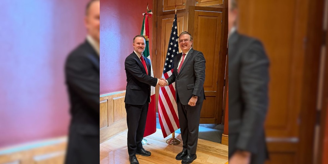 Los funcionarios reunidos este lunes.