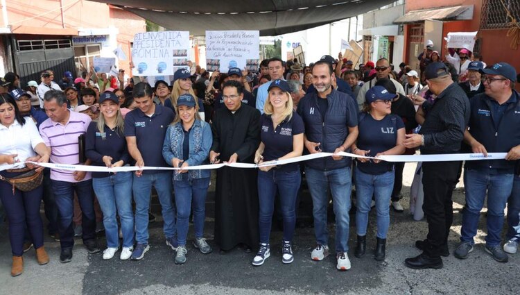 Romina Contreras también entregó la cancha deportiva de la Primaria “Miguel Hidalgo y Costilla”