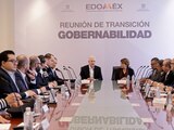 Alfredo Del Mazo con los equipos de transición