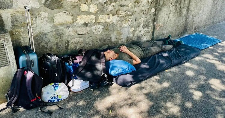 El ciudadano cubano Ariel Ruiz cumple ocho días en huelga en Suiza, ayer, ante la represión contra su familia en la isla.