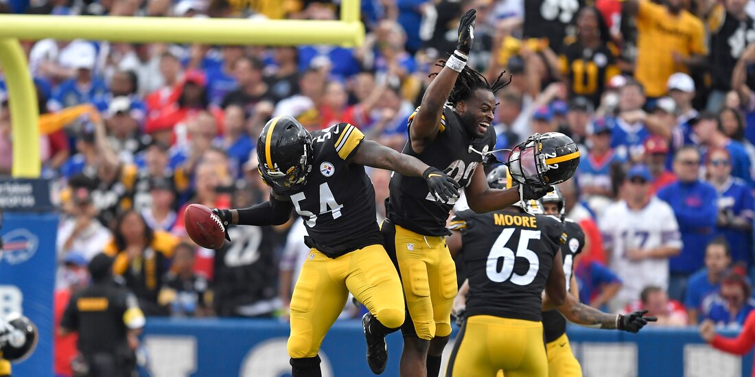 Jugadores de Steelers celebran una anotación ante Bills, en la Semana 1 de la NFL