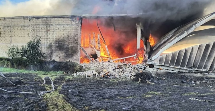 Incendio provocado por el desplome de la aeronave en Toluca