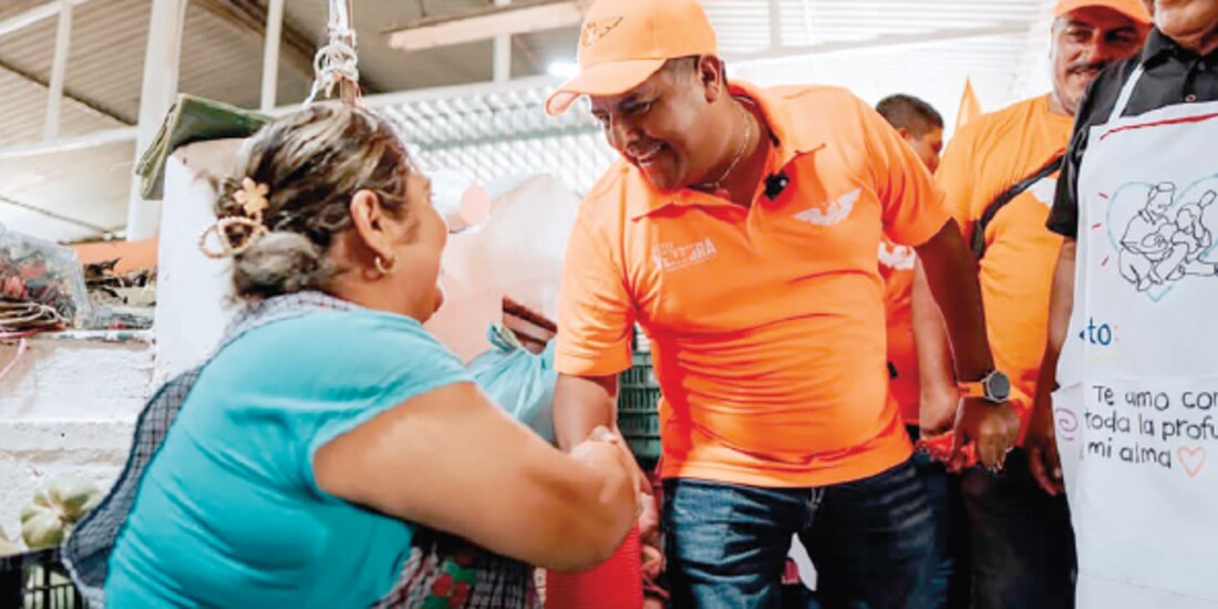 El ahora excandidato de Movimiento Ciudadano al municipio de Nanchital, Elvis Ventura Juárez, durante un acto de campaña, el pasado 13 de mayo.