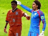 Jorge Campos y Memo Ochoa, dos históricos de México.