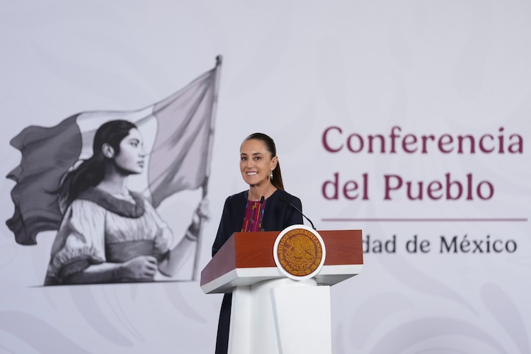 2. La presidenta Claudia Sheinbaum afirmó que la recuperación del patrimonio cultural también contempla la devolución de piezas arqueológicas a sus comunidades de origen, como parte de la política de restitución impulsada por su gobierno.