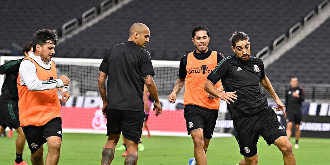 Carlos Salcedo con la Selección Mexicana en la Copa Oro.