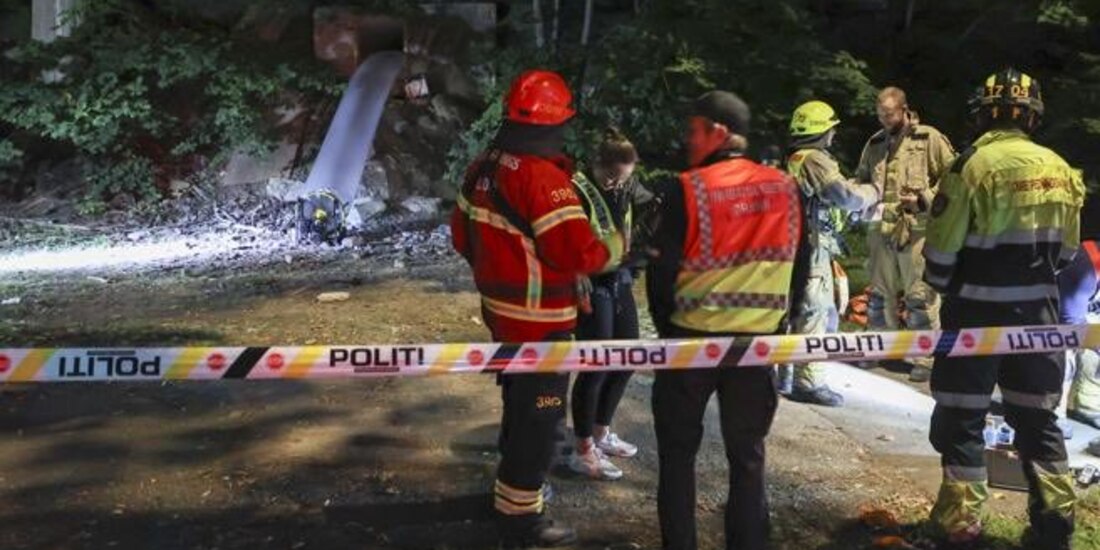 Policías en Oslo, en la zona donde se realizó la fiesta clandestina.