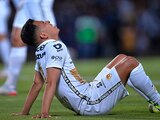Sebastián Saucedo se lamenta durante un partido de Pumas en la Liga MX.