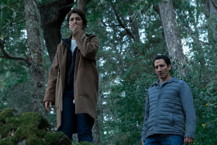 El personaje principal es la periodista Ema Garay, reconocida por exponer a criminales que eluden la justicia-