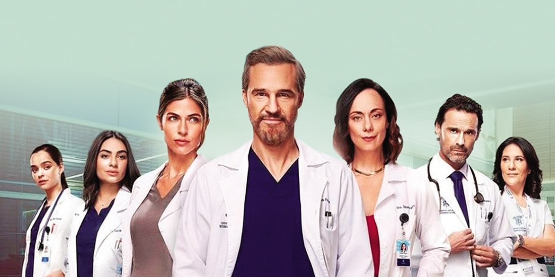 El actor Juan Pablo Medina, al centro, como el doctor Andrés Ferrara.