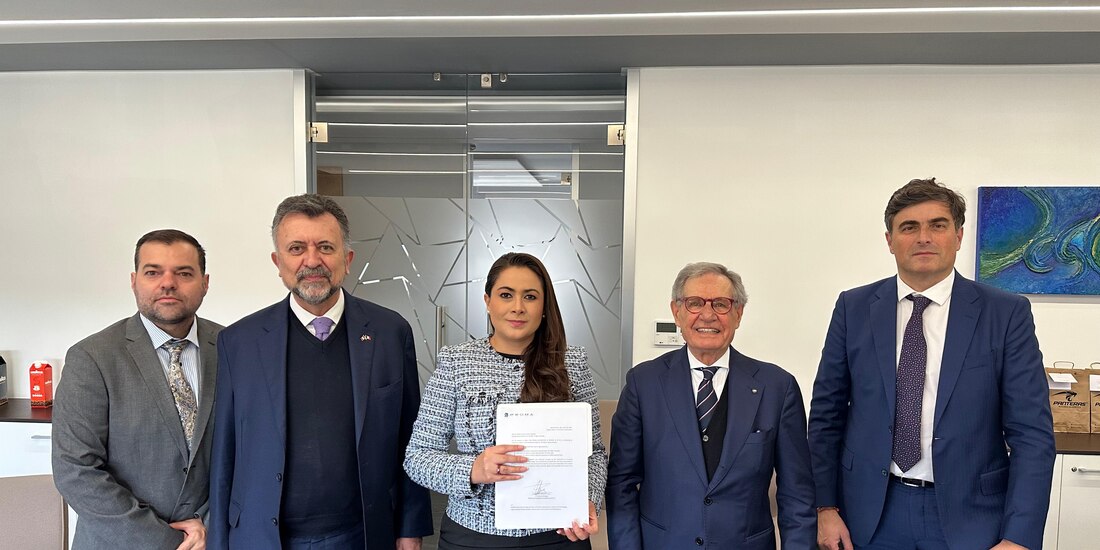 Al centro de la imagen Tere Jiménez.