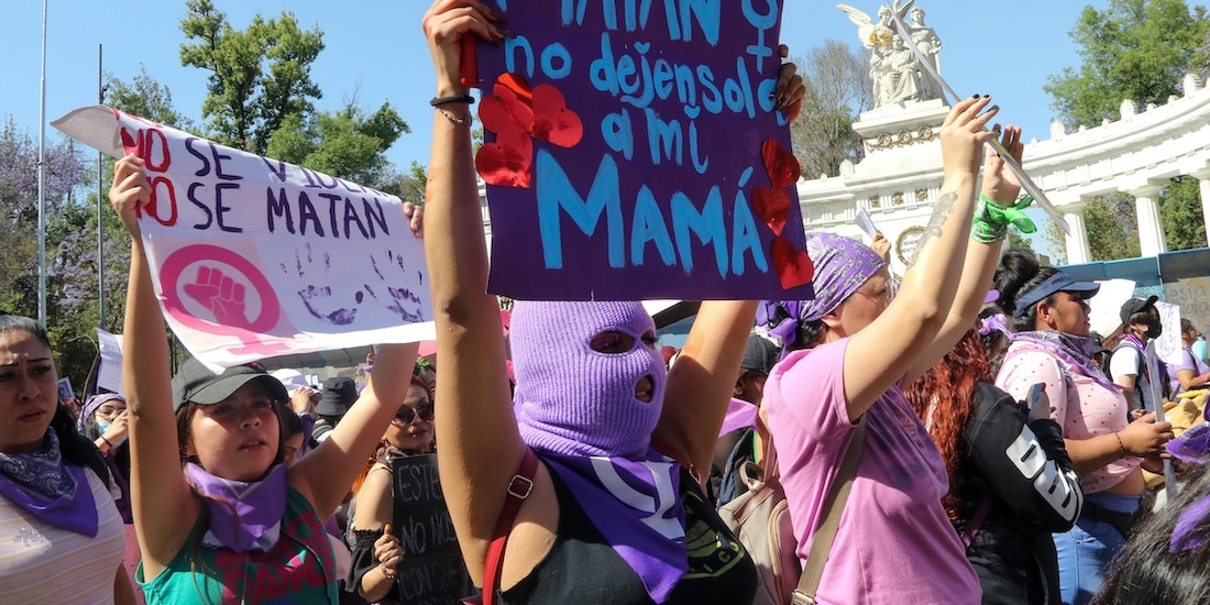 Un grupo de mujeres marchan en contra de los feminicidios, en marzo de 2023