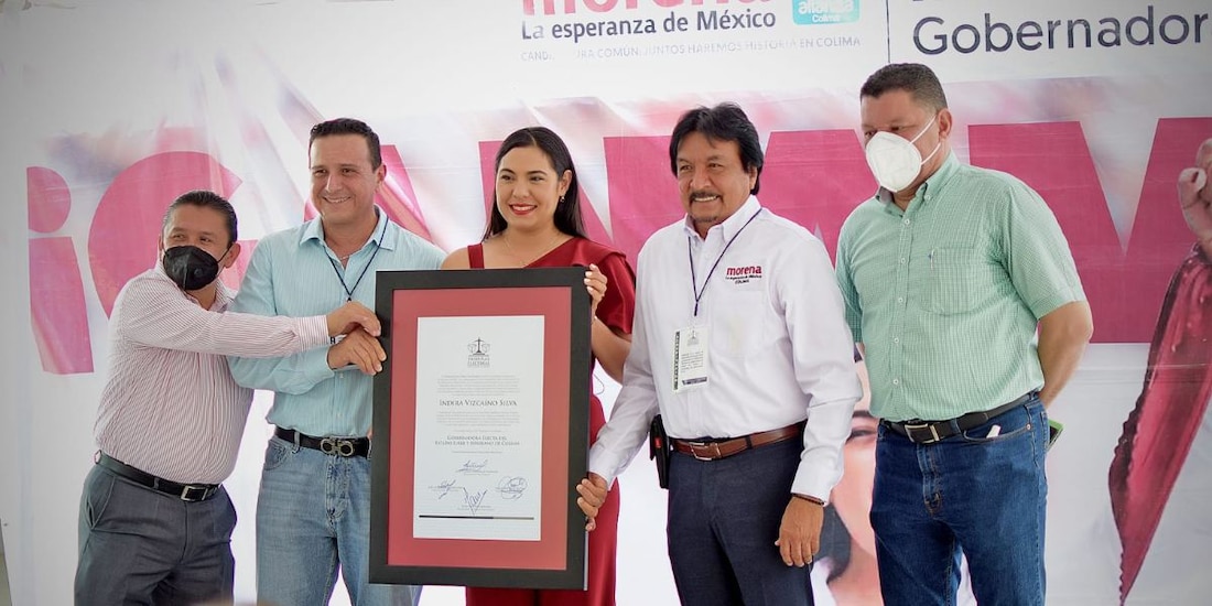 La gobernadora electa de Colima, Indira Vizcaíno Silva, recibió el acta de validez que certifica la resolución de cómputo final de la elección a la gubernatura de parte del TEE.