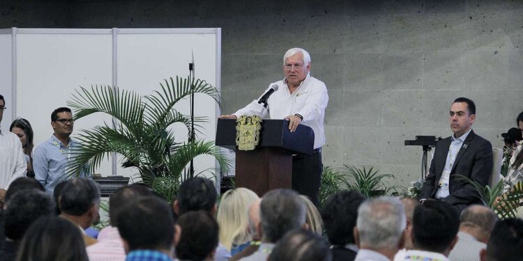 Villalobos Arámbula explicó que ser más eficientes en la producción implica utilizar la innovación tecnológica, la ciencia y el uso sustentable de los recursos naturales.