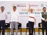 LA MANDATARIA, ayer, con parte de su equipo de Gobierno en San Lorenzo Cacaotepec.