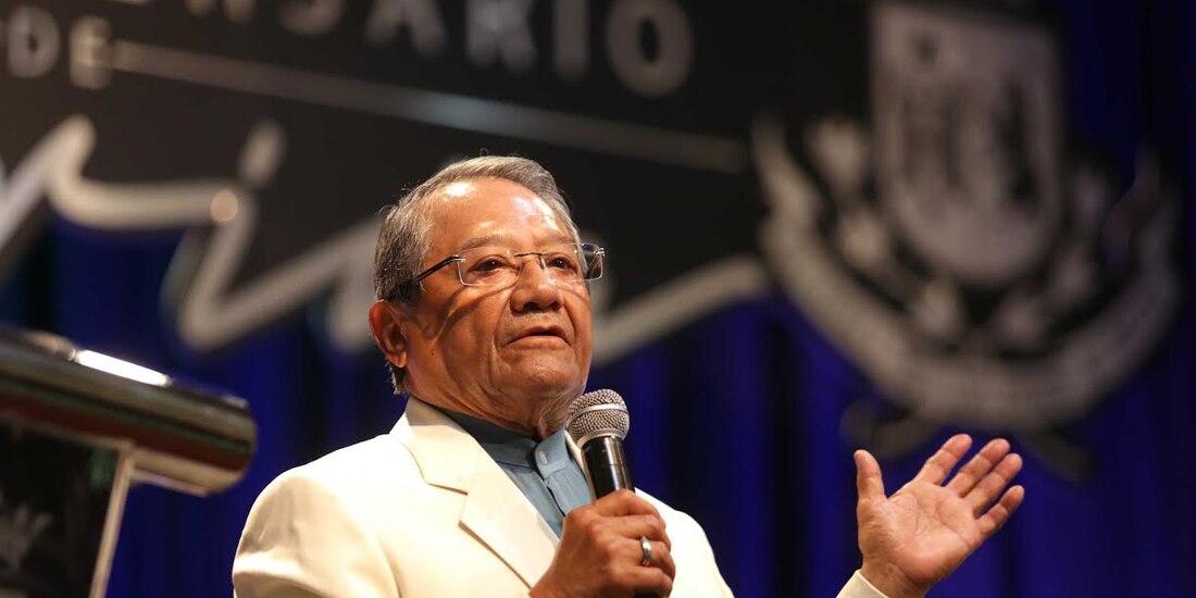 El compositor Armando Manzanero se encuentra internado en la CDMX.