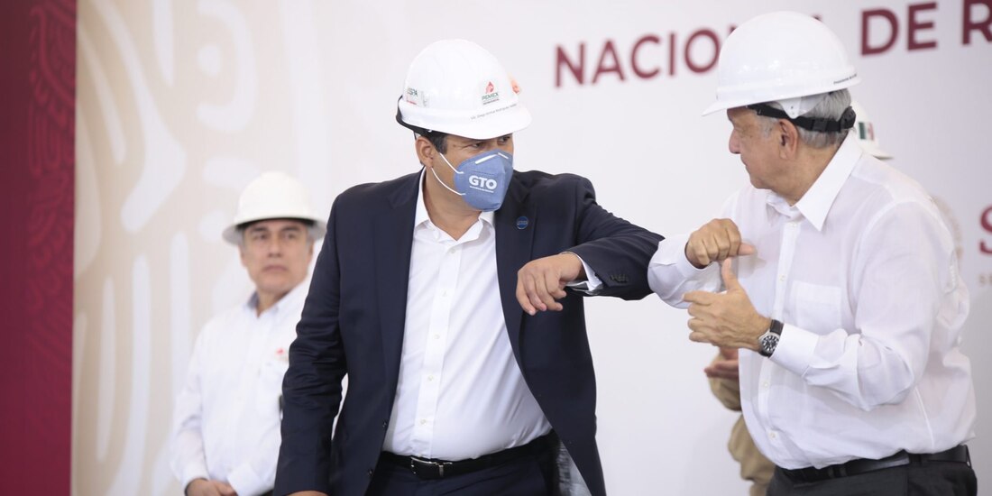 El saludo del Presidente y el gobernador de Guanajuato, ayer.