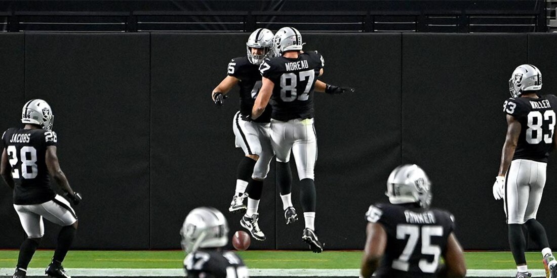 Los Raiders estrenaron su nuevo estadio en Las Vegas con un triunfo contundente.