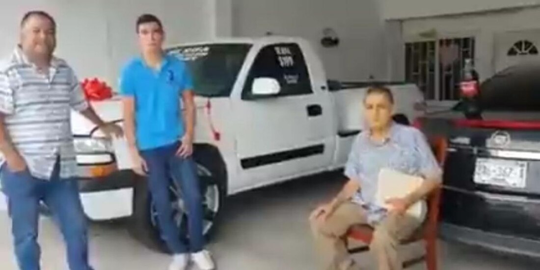 El hombre compartió los resultados de la rifa a través de un video.