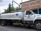 Capitalinos pueden solicitar pipas de agua gratuitas ante recortes del líquido.