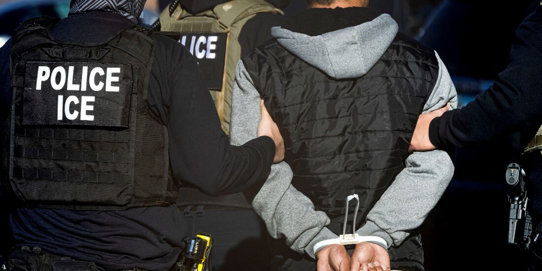 Personal de ICE detiene a un inmigrante en Denver, Colorado, el 5 de febrero.