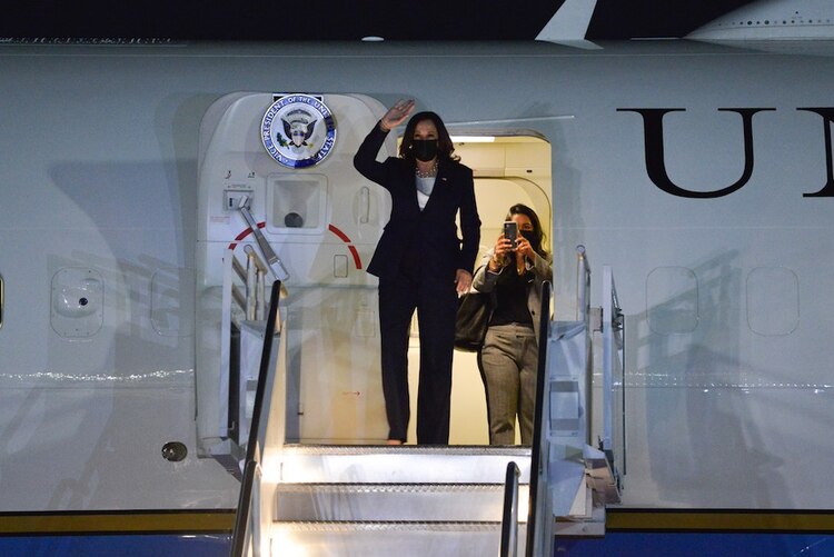 La vicepresidenta de Estados Unidos, Kamala Harris, llegó la noche del lunes a nuestro país, procedente de Guatemala, donde ofreció 88 mdd en apoyos.