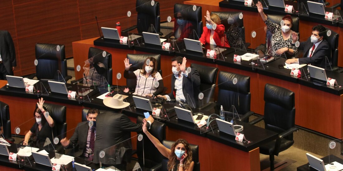 El senado de la República aprobó por 102 votos a favor y uno en contra, la Ley de Protección Industrial que abroga la Ley de Propiedad Industrial.