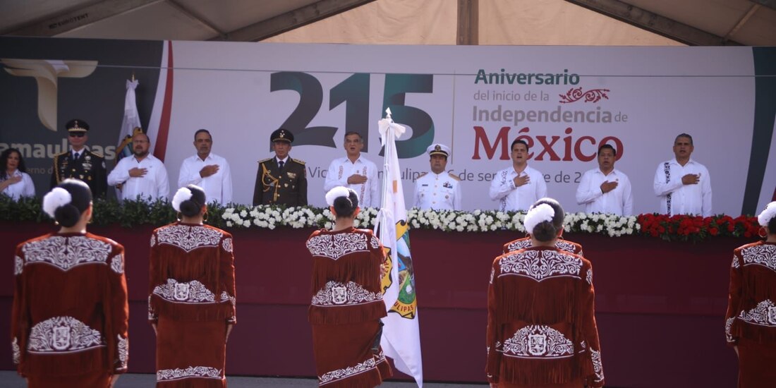 Gobernador Américo Villarreal encabeza desfile cívico-militar en Tamaulipas.