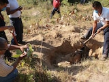 Trabajos para hallar cuerpos en fosas clandestinas.