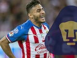 Alexis Vega es actualmente el atacante de las Chivas de Guadalajara, pero ha posado con playera de Pumas