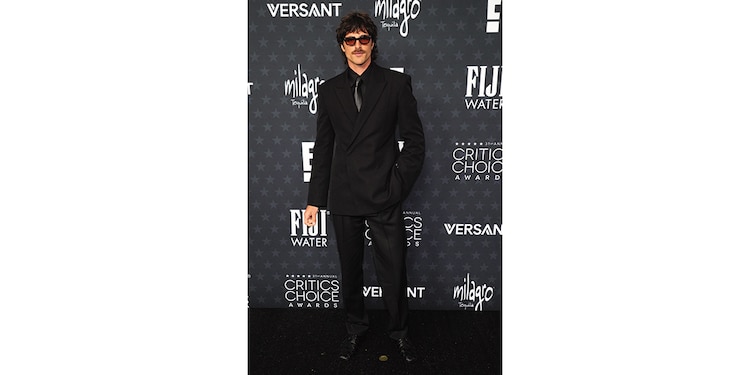 Jacob Elordi optó por un clásico traje negro muy moderno.