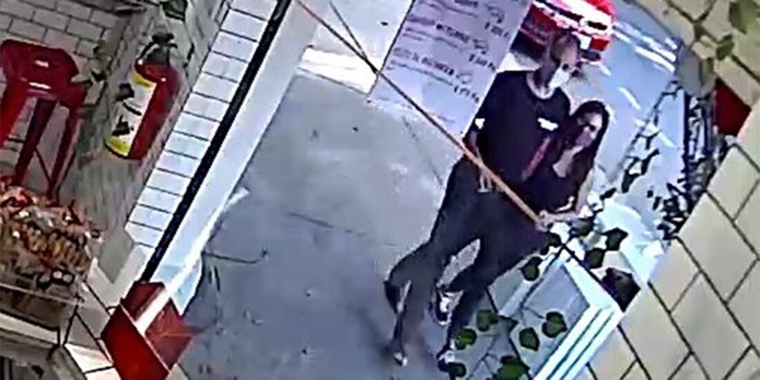 Este miércoles comenzaron a circular en redes sociales imágenes de López-Gatell paseando con una mujer por calles de la Condesa