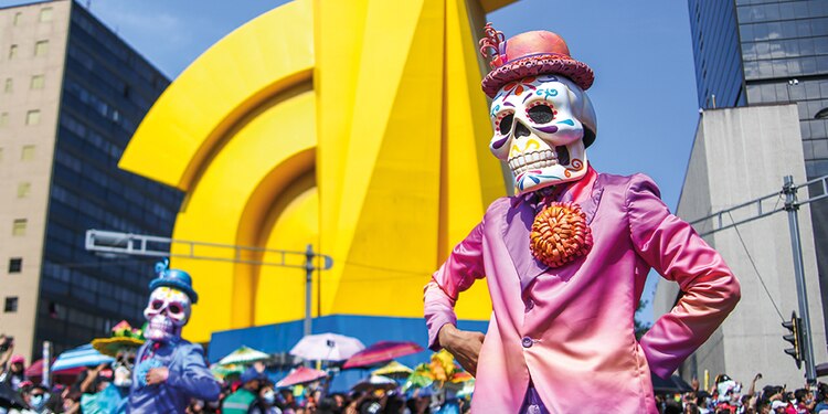 Calaveras y catrinas regresan la fiesta a la CDMX