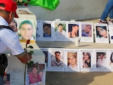 Colectivos de desaparecidos se manifestaron en el malecón de Acapulco, ayer.