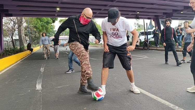 Organizan "retas anti-FIFA" en protesta por afectaciones derivadas de remodelaciones rumbo al Mundial.