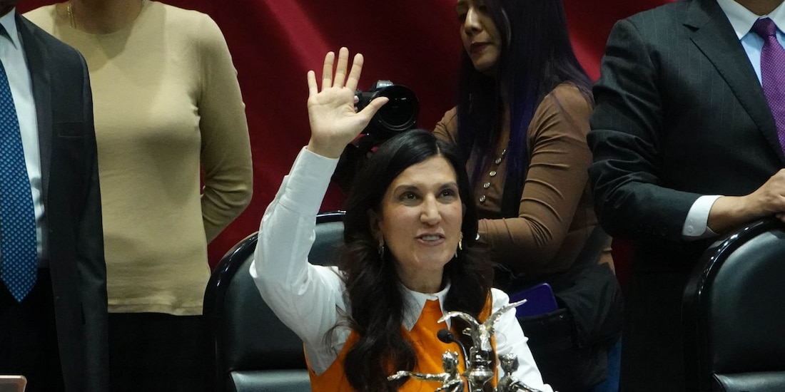 La presidenta de la mesa directiva, Kenia López Rabadán