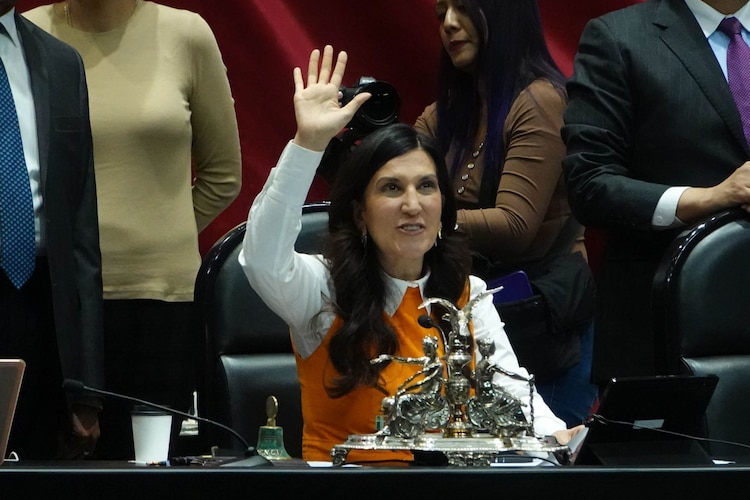 La presidenta de la mesa directiva, Kenia López Rabadán