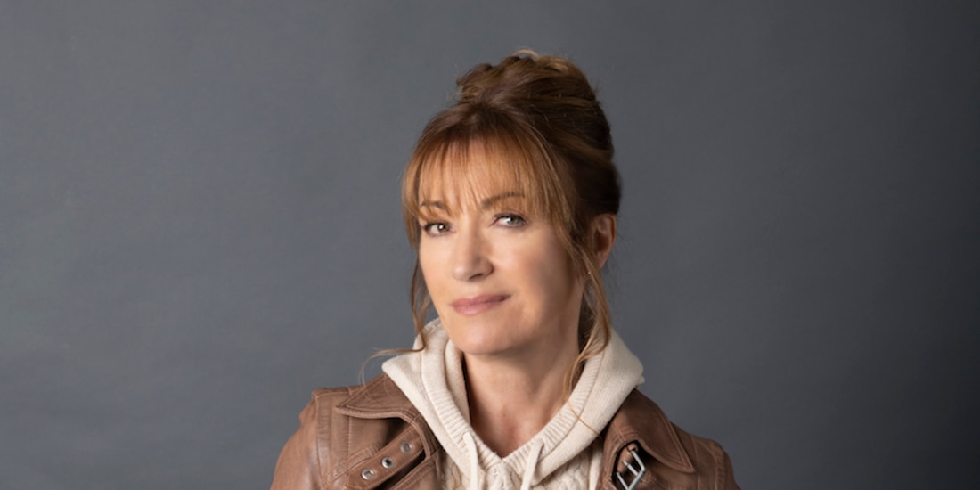 La actriz, dando vida a la profesora Harry en la producción.