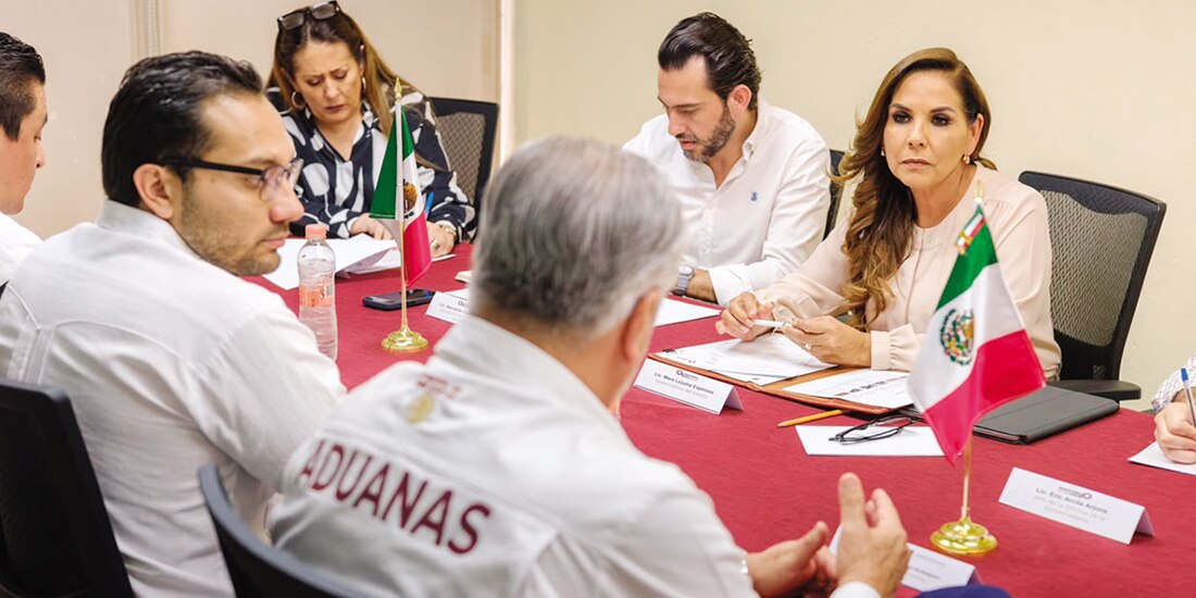 La gobernadora Mara Lezama y el titular de Aduanas, ayer.
