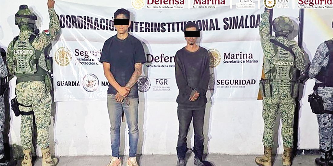 Algunos de los detenidos y parte del material decomisado, ayer, en Sinaloa.