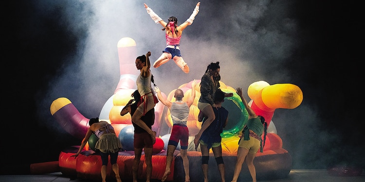 Bailarines, durante una función de Regreso