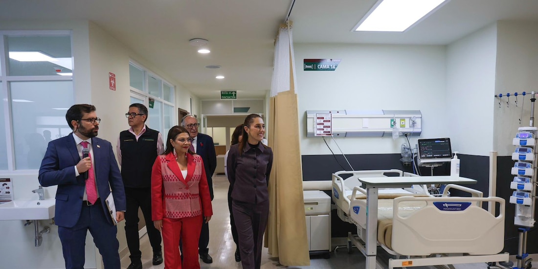 La Presidenta de México en el espacio médico inaugurado.
