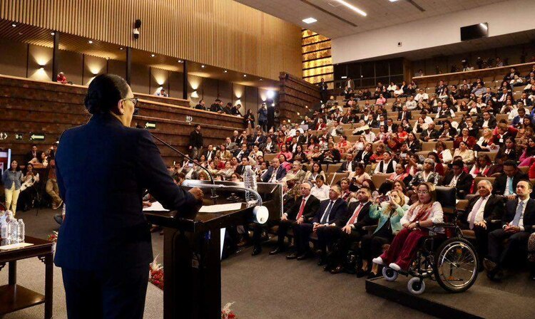 La secretaria Rodríguez dijo que otro desafío es continuar con el apoyo de becas a los jóvenes para que sigan estudiando o se integren al mercado laboral.