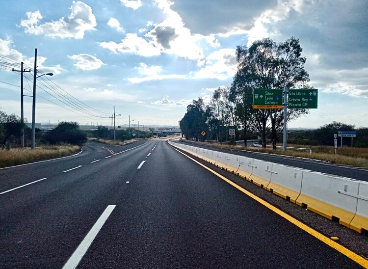 Acuerdan reforzar seguridad en carreteras.